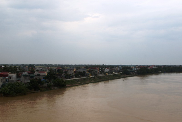 Làng Nguyệt Viên nằm bên bờ sông Mã.