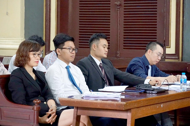 Đại diện Vinasun và Grab tại toà.