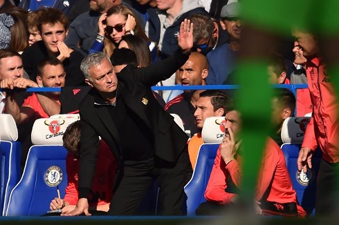 Jose Mourinho ca ngợi hàng tiền vệ MU. (Ảnh: Getty)