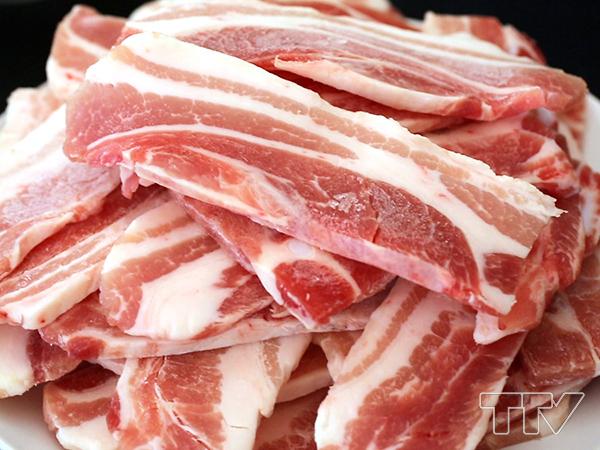 Để làm nên món chả tôm thì nhất định phải có tôm, thịt 3 chỉ và bánh phở cuốn.