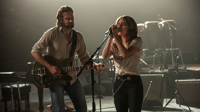Bradley Cooper và nữ ca sĩ Lady Gaga trong bộ phim mới nhất "A Star Is Born "