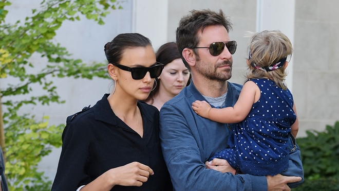 Bradley Cooper và siêu mẫu Irina Shayk cùng cô con gái nhỏ Lea de Seine.
