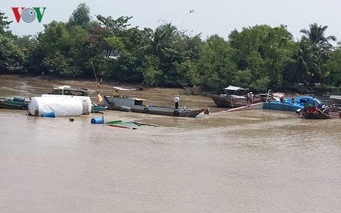 Ch&igrave;m s&agrave; lan khai th&aacute;c c&aacute;t tr&ecirc;n s&ocirc;ng (Ảnh minh họa).