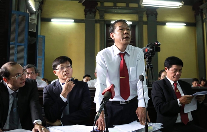 Đại diện nguyên đơn Vinasun trình bày tại toà 