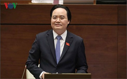 Bộ trưởng Bộ GD-ĐT Phùng Xuân Nhạ trả lời chất vấn