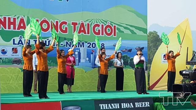 Màn hát múa giới thiệu về nông dân và con người vùng đất Như Xuân với thông điệp: Đoàn kết chung sức quyết tâm xây dựng quê hương giầu đẹp.