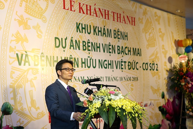 Phó Thủ tướng Vũ Đức Đam lưu ý “để một BV đi vào hoạt động hiệu quả, ngoài cơ sở vật chất, trang thiết bị thì điều quan trọng nhất là đội ngũ thầy thuốc &quot;. Ảnh: VGP/Đình Nam