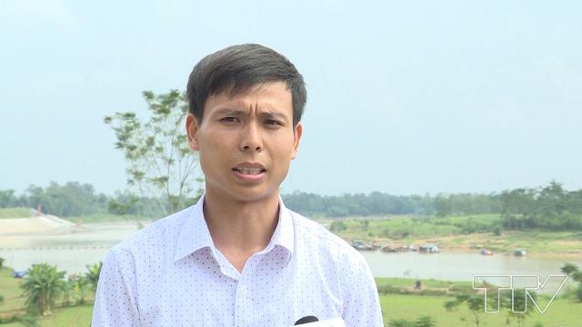 Anh Phạm Văn Thiện - Giáo viên trường THPT Thọ Xuân 4, huyện Thọ Xuân: Lúc đó mình không nghĩ được điều khi khác là phải mau cháu cứu cháu bé lên bờ bằng tất cả mọi cách.