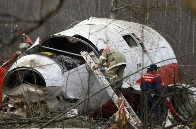 Hiện trường vụ tai nạn máy bay Tu-154 tại Smolensk (Nga) vào năm 2010, khiến Tổng thống Ba Lan Lech Kaczynski và toàn bộ 95 người khác trên khoang thiệt mạng. (Ảnh: NBC).