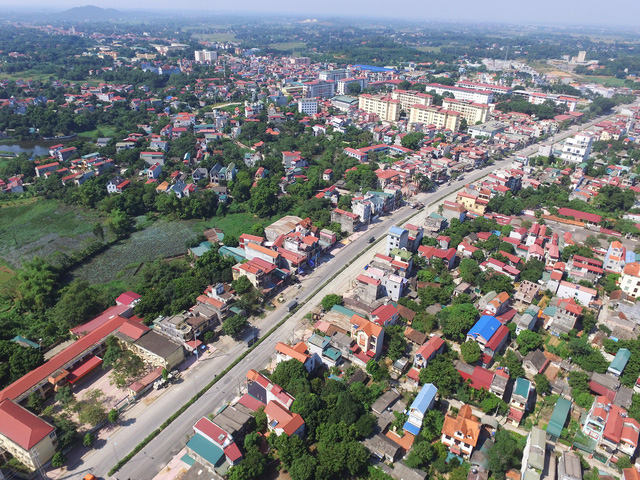 Tuyến đường dài 2km nằm trong dự án cải tạo nâng cấp tuyến phố Tùng Thiện QL 21A, đi qua địa bàn phường Trung Sơn Trầm (Sơn Tây, Hà Nội) được đầu tư hơn 200 tỷ đồng thi công từ năm 2011 đến nay đã hơn 7 năm nhưng vẫn chưa xong.