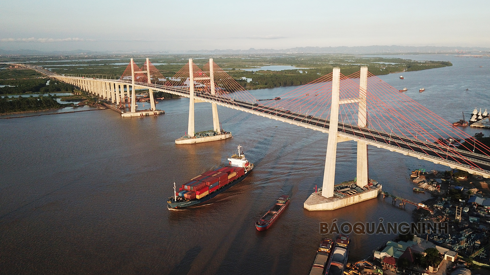 Cầu Bạch Đằng chính thức đưa vào khai thác từ ngày 1/9/2018. Ảnh: Báo Quảng Ninh