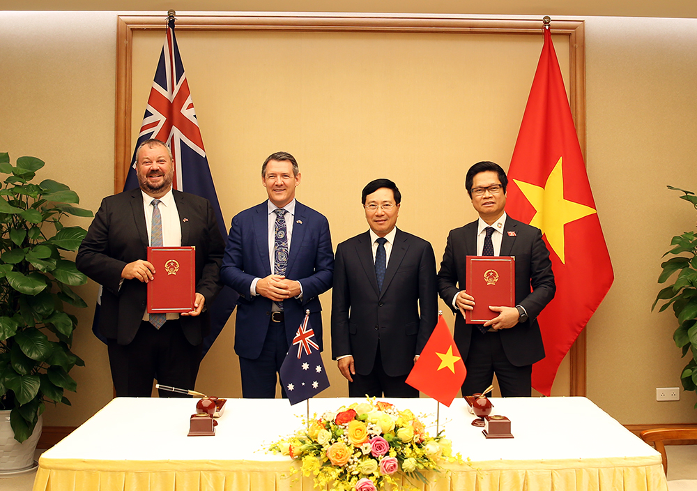 Lễ ký Bản ghi nhớ hợp tác giữa Phòng Thương mại và Công nghiệp Việt Nam và Phòng Thương mại Vùng Lãnh thổ Bắc Australia. Ảnh: VGP/Hải Minh