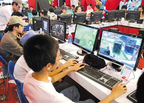 38% trẻ vị thành niên sử dụng  thời gian  rảnh  rỗi vào việc chơi game. (Ảnh: KT)