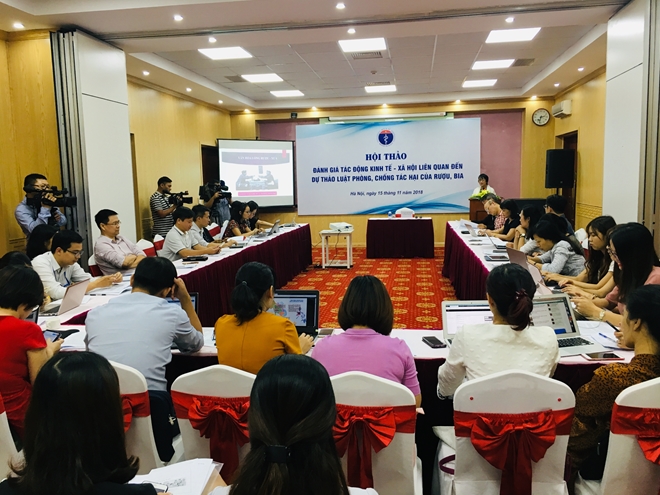 Nhiều chuyên gia kinh tế -xã hội tham gia hội thảo