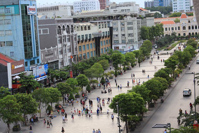 Phố đi bộ trên đường Nguyễn Huệ - Ảnh: TTO