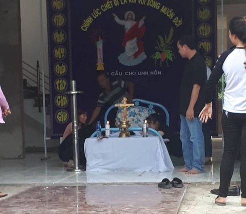 Gia đình tổ chức tang lễ cho anh Tùng. (Ảnh: Người lao động)