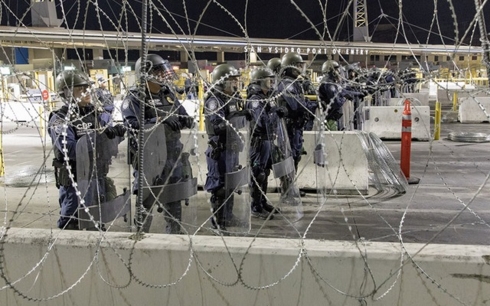 Cửa khẩu San Ysidro. Ảnh: 10news