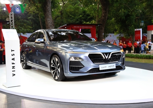 VinFast Lux A2.0 giá 800 triệu đồng.