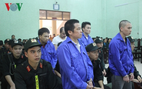  C&aacute;c bị c&aacute;o tại phi&ecirc;n t&ograve;a.