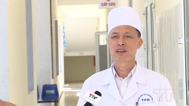 BS. Thạc sỹ Trịnh Văn Lực - Trưởng khoa Truyền nhiễm, Bệnh viện Nhi Thanh Hoá: Đây là những cách làm không đúng, chỉ có thể sát khuẩn ngoài da chứ không thể chữa được bệnh. Bà con chỉ nên áp dụng các bài thuốc dân gian, đảm bảo dung dịch rửa ngoài da vô trùng, sạch sẽ và khi phát hiện thấy cháu có biểu hiện run chân tay, hôn mê, co giật phải đưa đến bệnh viện để điều trị đúng phác đồ.