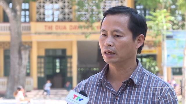 Thầy giáo Lê Xuân Dũng - Hiệu trưởng Trường tiểu học Thọ Thanh, huyện Thường Xuân: Cái này có rất nhiều tiện ích cho giáo viên và học sinh, nhưng có nhiều khó khăn về cơ sở vật chất, phương tiện dạy và học nên hiện nay mới áp dụng cho giáo viên tận dụng phần mềm này soạn giáo án. Còn để triển khai cho từng lớp học thì chưa triển khai được.