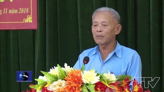 Cứ tri huyện Quảng Xương phát biểu tại buổi tiếp xúc cử tri.