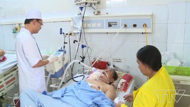 Ông Lê Văn Nam , 80 tuổi ở xã Hà Dương, huyện Hà Trung trong khi đi sang đường đã bị một nam thanh niên điều khiển xe máy có sử dụng bia, rượu phóng nhanh húc ông văng vào lề đường, hậu quả ông bị chấn thương sọ não, tràn dịch màng phổi. Hiện tại dù đã được y bác sỹ mổ cấp cứu song ông vẫn đang trong tình trạng nguy kịch.