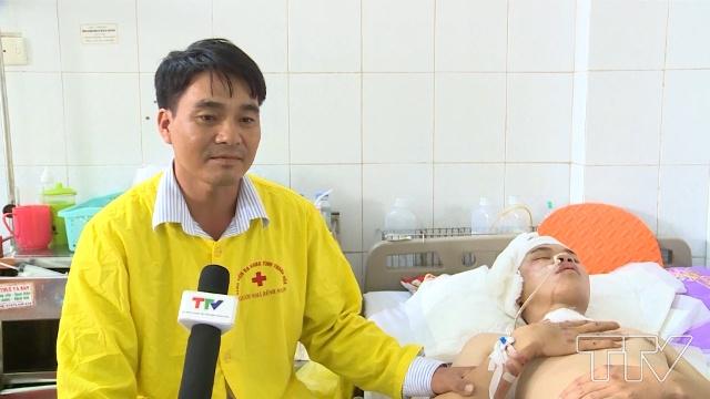 Ông Nguyễn Văn Nam - Xã Cầu Lộc, huyện Hậu Lộc: Do sử dụng bia rượu khi tham gia giao thông nên giờ con trai tôi bị tai nạn và đang hôn mê, không biết sau này sẽ để lại di chứng gì. Qua trường hợp của con trai tôi, mong mọi người không nên sử dụng bia rượu rồi điều khiển phương tiện khi tham gia giao thông.