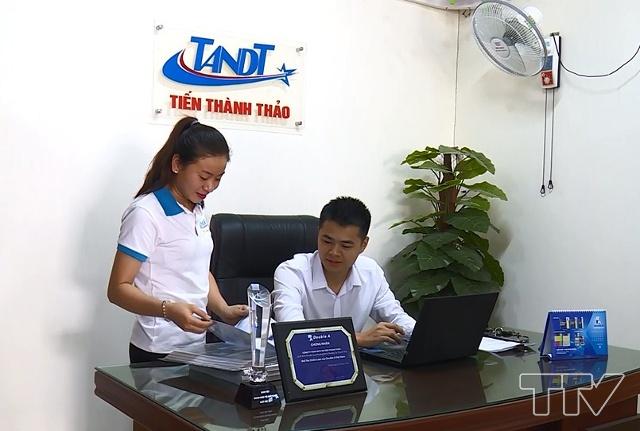 B&ugrave;i Tiến Th&agrave;nh, Gi&aacute;m đốc C&ocirc;ng ty TNHH thương mại Tiến Th&agrave;nh Thảo, l&agrave; một trong những doanh nh&acirc;n ti&ecirc;u biểu khởi nghiệp th&agrave;nh c&ocirc;ng nhờ sự hỗ trợ của Hội doanh nh&acirc;n trẻ Thanh H&oacute;a.