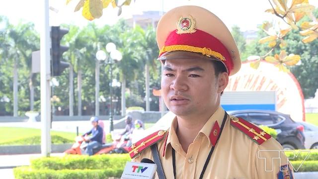Thượng úy Nguyễn Đức Mạnh - Công an thành phố Thanh Hóa: Mặc dù đã xử phạt nghiêm song một bộ phận người dân đặc biệt là thanh thiếu niên vẫn không đội mũ bảo hiểm khi tham gia giao thông, đặc biệt là ở thành phố Thanh Hóa, nhiều tai nạn đáng tiếc xảy ra do nhiều người dân không đội mũ bảo hiểm hoặc đội mũ bảo hiểm không đảm bảo chất lượng điều khiển phương tiện.