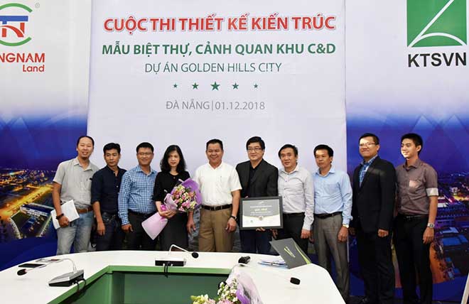 Ban Giám khảo trao giải nhất cho Công ty CP Kiến trúc xây dựng Nhà Vui.