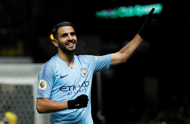Mahrez ăn mừng bàn nâng tỉ số lên 2-0 cho M.C - Ảnh: REUTERS