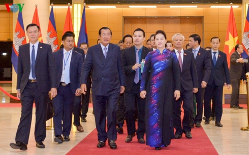 Chủ tịch Quốc hội Nguyễn Thị Kim Ngân nhiệt liệt chào mừng Thủ tướng Samdech Techo Hun Sen sang thăm chính thức Việt Nam.