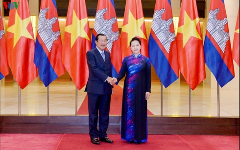 Chủ tịch Quốc hội hội kiến Thủ tướng Chính phủ Vương Quốc Campuchia.