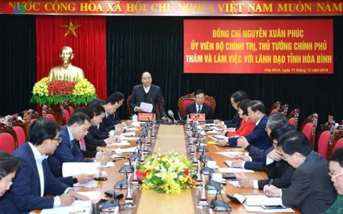 Thủ tướng Nguyễn Xuân Phúc chủ trì cùng lãnh đạo một số bộ, ngành làm việc với lãnh đạo chủ chốt tỉnh Hòa Bình.
