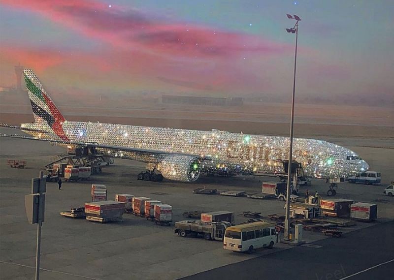 Hình ảnh chiếc máy bay dát kín kim cương và pha lê của hãng hàng không Emirates. (Nguồn: Twitter/Emirates Airline)