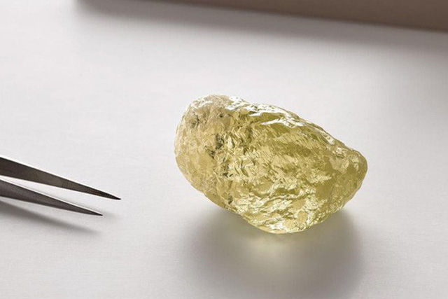 Viên kim cương to bằng quả trứng gà. Ảnh: Dominion Diamond Mines