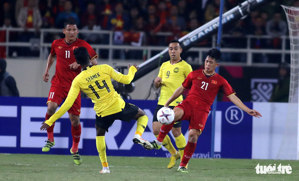 Trung vệ Trần Đình Trọng trong trận chung kết lượt về AFF Cup 2018 với tuyển Malaysia - Ảnh: NGUYÊN KHÔI