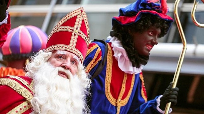 Sinterklaas, ông già Noel của người Hà Lan đi cùng Zwarte Piet