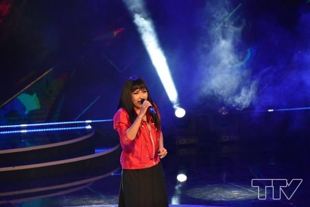 Ca sỹ Phương Thanh biểu diễn ch&agrave;o mừng th&agrave;nh c&ocirc;ng đ&ecirc;m Li&ecirc;n hoan truyền h&igrave;nh to&agrave;n quốc lần thứ 39
