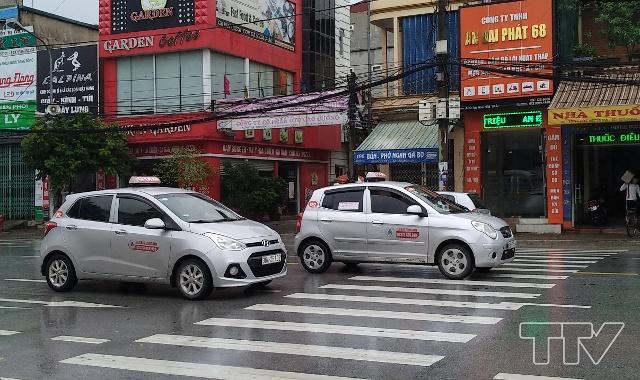 Xe taxi di chuyển khắp các tuyến đường của thành phố Thanh Hóa.