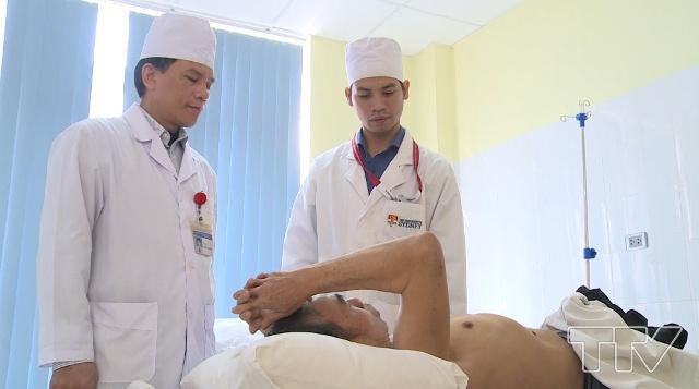 Nhiều tháng nay, ông Trần Đình Giảng, ở thị trấn huyện Cẩm Thủy thường xuyên bị đau rát vùng đầu, mặt do di chứng của bệnh Zona thần kinh. 