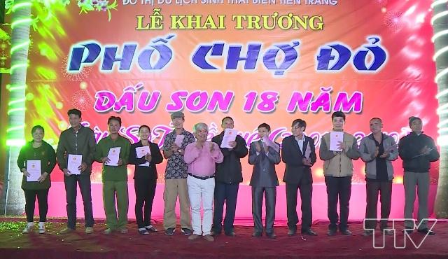 Công ty TNHH SoTo trao quà cho các gia đình trên địa bàn xã Quảng Lợi
