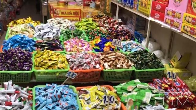 Bánh kẹo bán theo cân không rõ nguồn gốc tràn lan trên thị trường 
