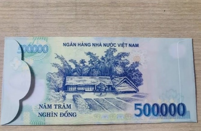 Xuất hiện bao lì xì in hình ảnh đồng tiền Việt Nam - bao lì xì sẽ làm cho bạn tò mò đến những chi tiết thú vị được in lên những món quà may mắn này. Với những hình ảnh đầy sáng tạo, bao lì xì sẽ mang lại cho bạn sự thích thú và hứng thú tột độ.