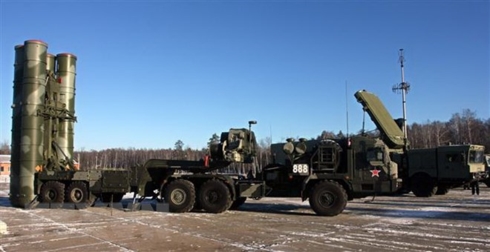 Hệ thống tên lửa phòng không S-400 Triumf của Nga. Nguồn: AFP/TTXVN