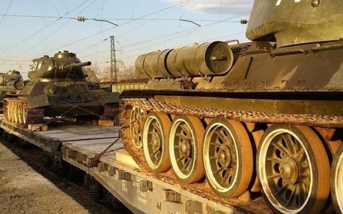 Những chiếc xe tăng T-34 được vận chuyển từ Lào về Nga.