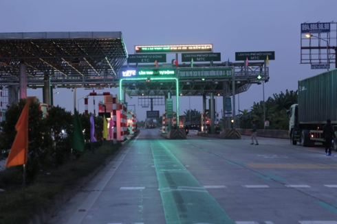 Trạm thu phí Tiên Cựutrên QL10.
