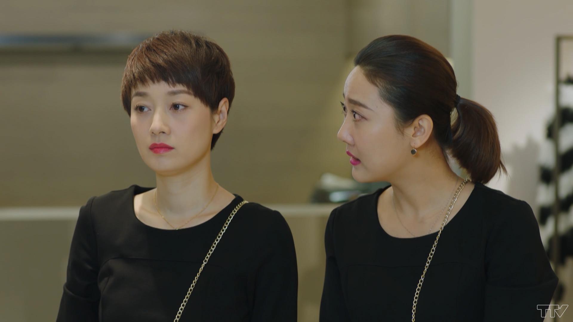 Đồng nghiệp khen Tử Quân bán hàng giỏi, nhờ dạy cho vài mẹo. Tử Quân trả lời: Đó là chồng cũ cuả tôi.