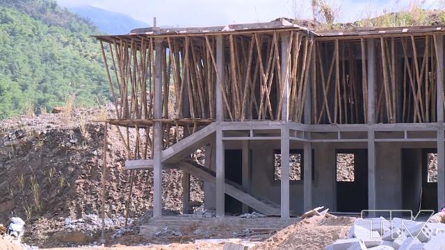 Địa điểm trường mới được bố trí ngay gần các khu tái định cư sau lũ của người dân xã Trung Sơn để thuận tiện cho học sinh đi học.